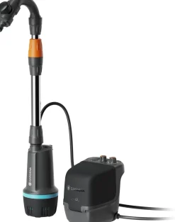 Akkusadevesipainepumppu Gardena 2600 Comfort 18V P4A akulla