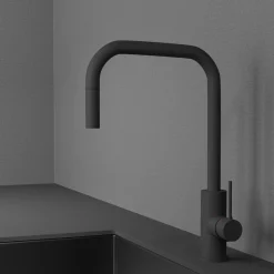 Keittiöhana Scandtap Steel Accent Square Coal D APK-liitäntä ulosvedettävä juoksuputki mattamusta