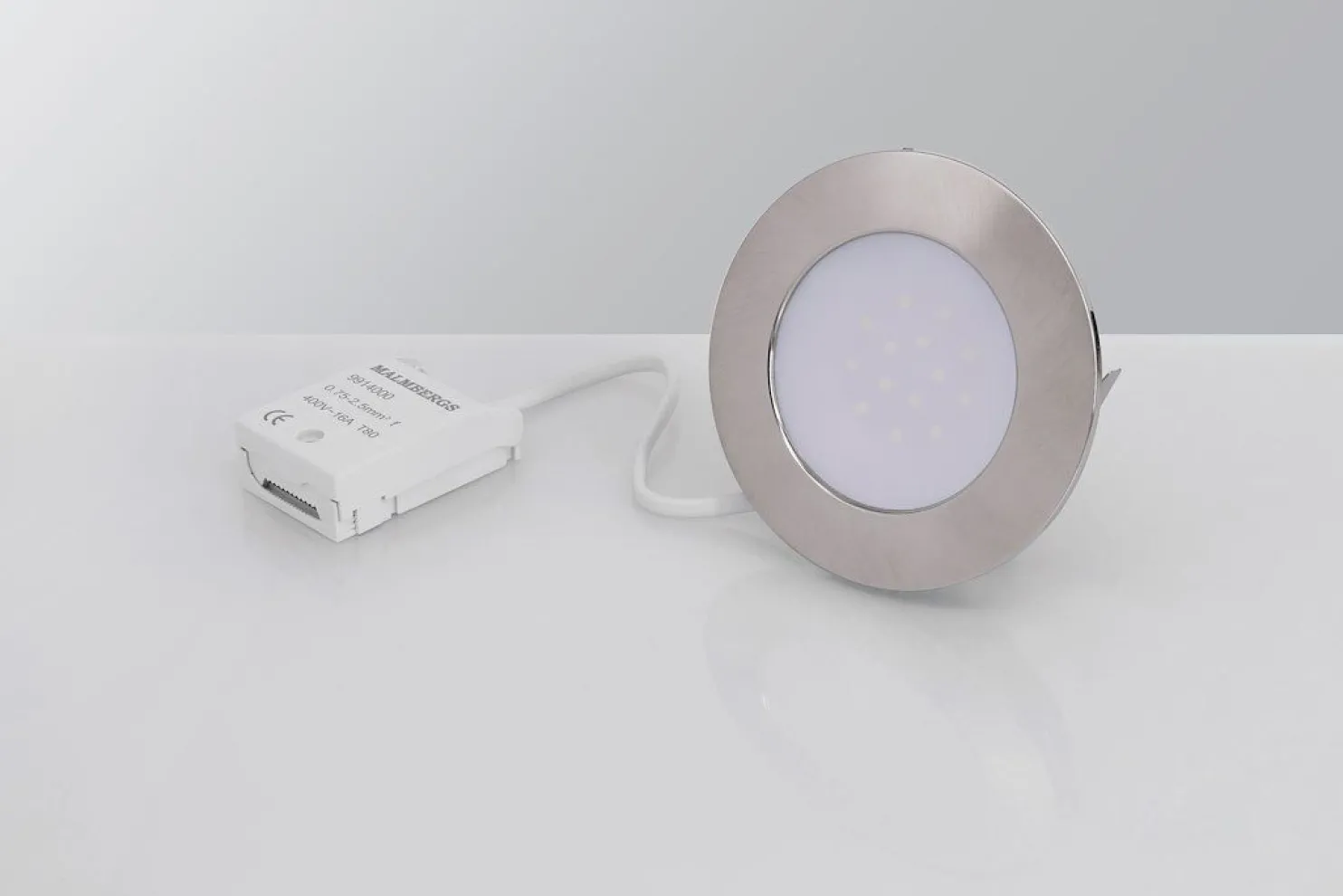 LED-alasvalo Malmbergs MD-232 10W, IP44, satiinikromi