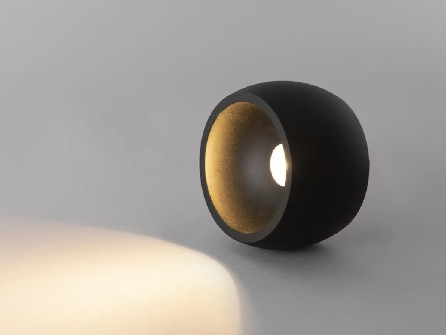 LED-kattovalaisin Hide-a-lite Globe G2 Surface 2700K musta