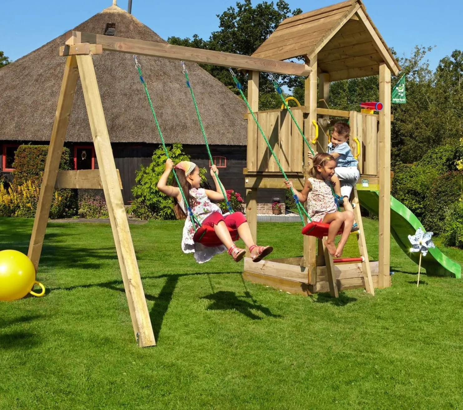Leikkikeskus Jungle Gym Club ja Swing Module X'tra sis. liukumäen