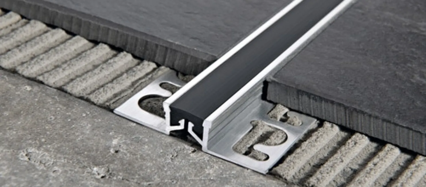 Liikuntasaumalista Progress Profiles Proflex AL 2,7m 17mm 10mm musta
