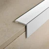 Porraskulmalista Progress Profiles Prowalk tarrakiinnitys 30x30mm 0,9m anodisoitu hopea