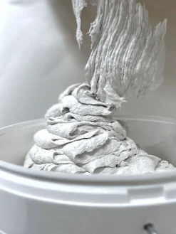 Sisustuslaasti Dekofloor Stucco kuivan tilan seinään eri värejä
