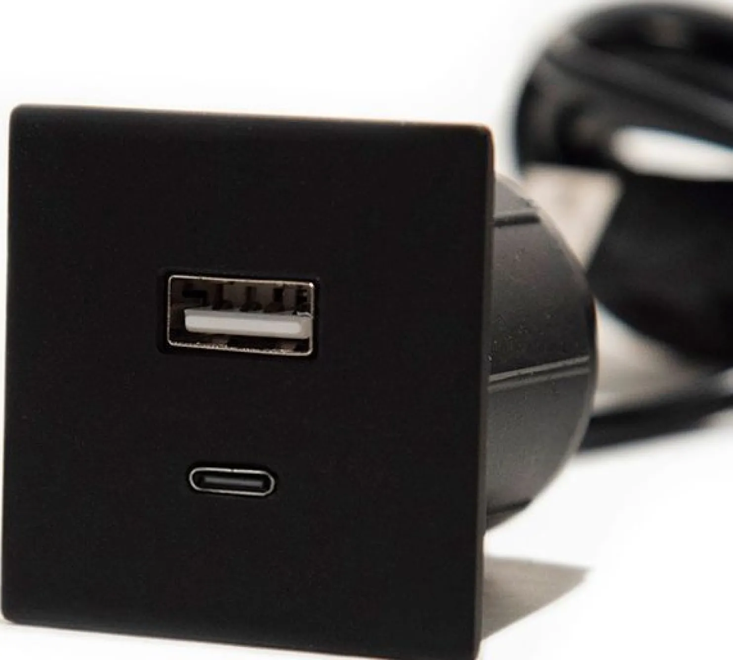 USB-pistorasia Limente PICK-2, neliö, eri värejä